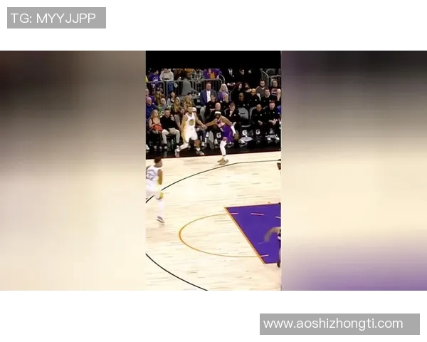 继续冲🎯库里弧顶3分轰进 生涯总得分超加内特升至历史第21位！