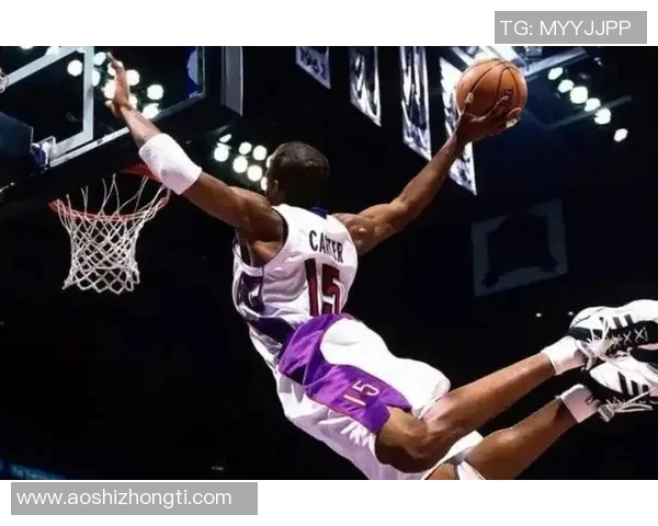 小卡与杜兰特手掌大小对比惊人！科怀手掌竟是KD的两倍，历史排名第九